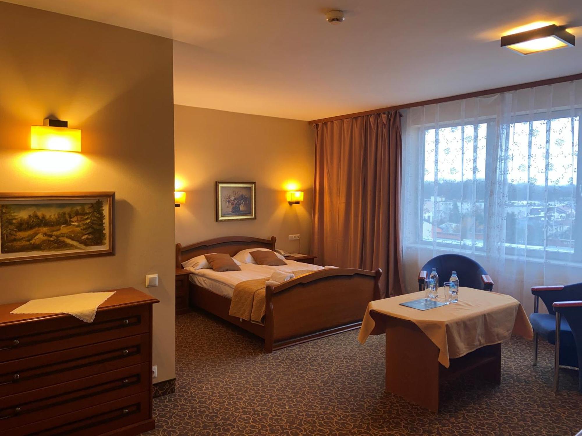 Hotel Partner Mińsk Mazowiecki Esterno foto